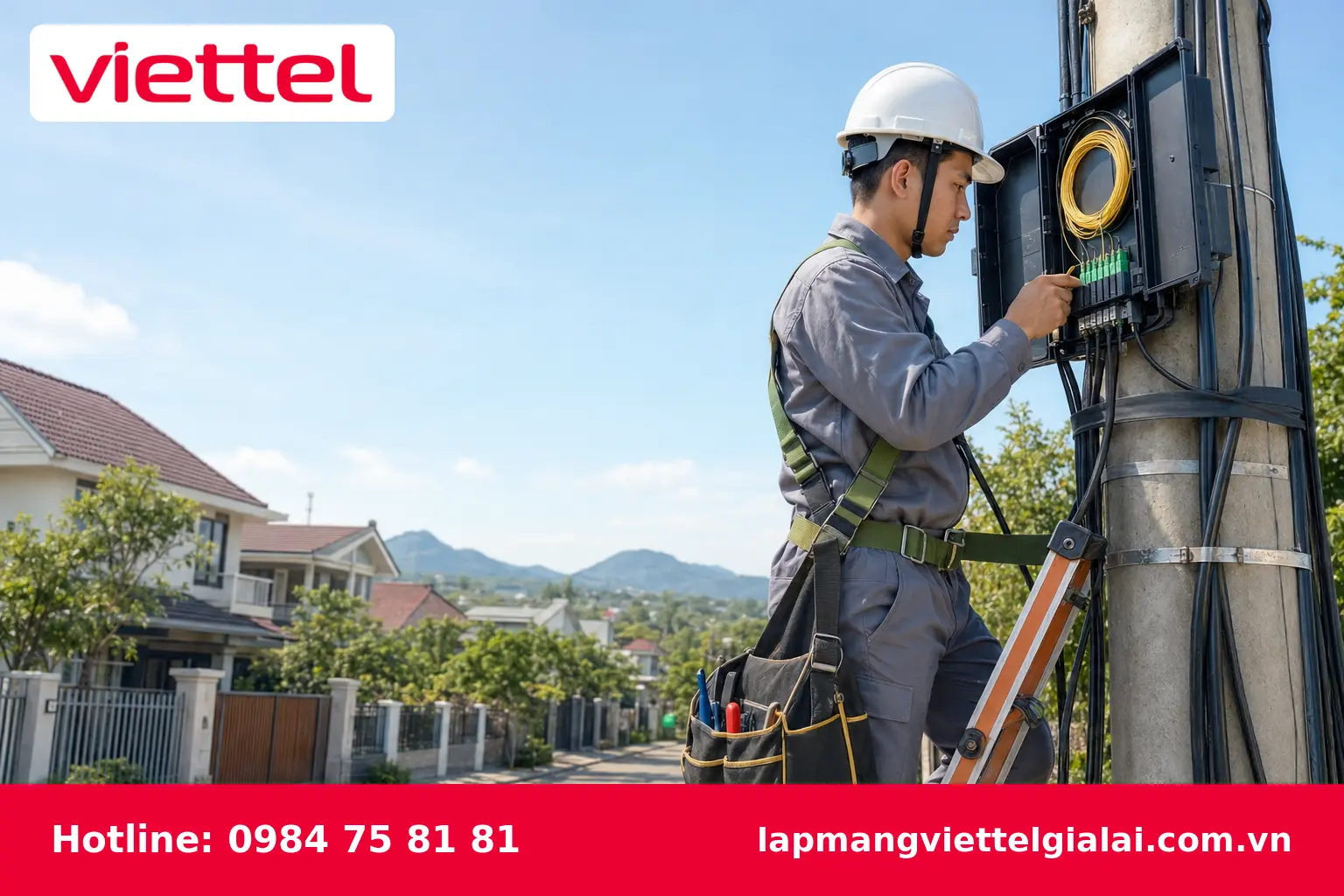 Kỹ thuật viên lắp đặt hạ tầng cáp quang Viettel tại Gia Lai