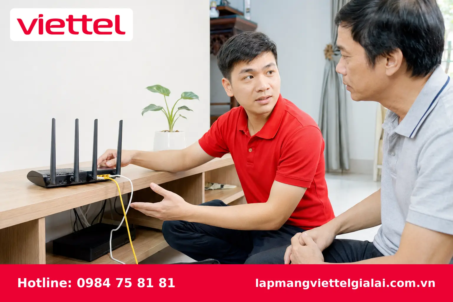 Kỹ thuật viên hỗ trợ xử lý sự cố Internet Viettel tại Gia Lai