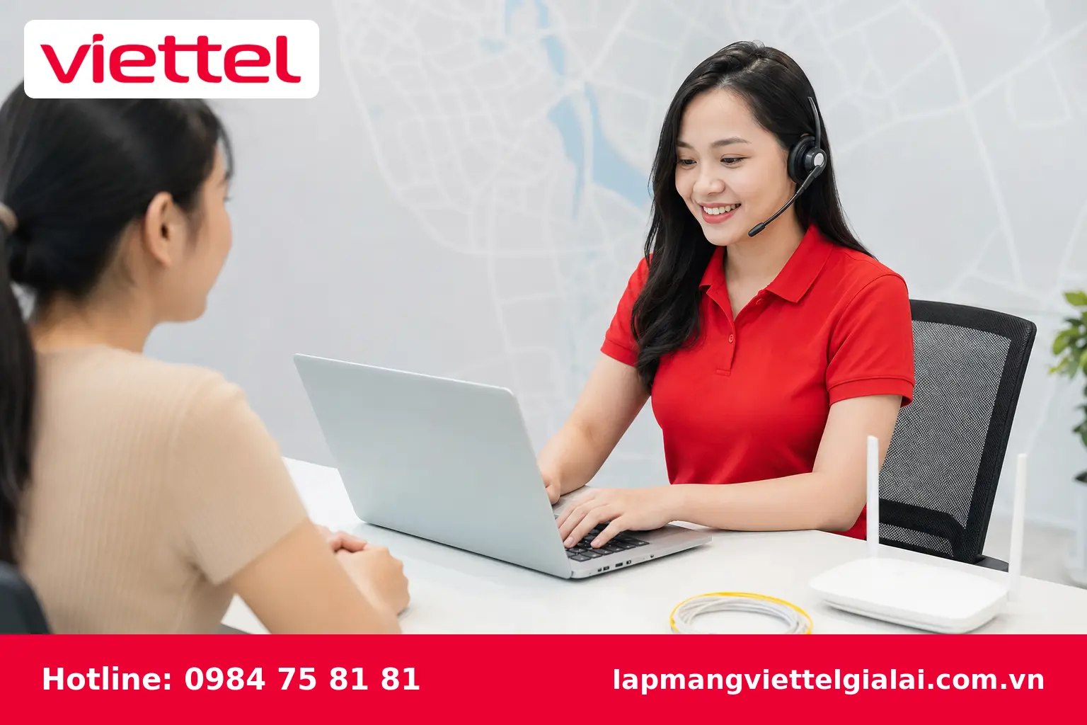 Kỹ thuật viên lắp đặt cáp quang Viettel tại Gia Lai