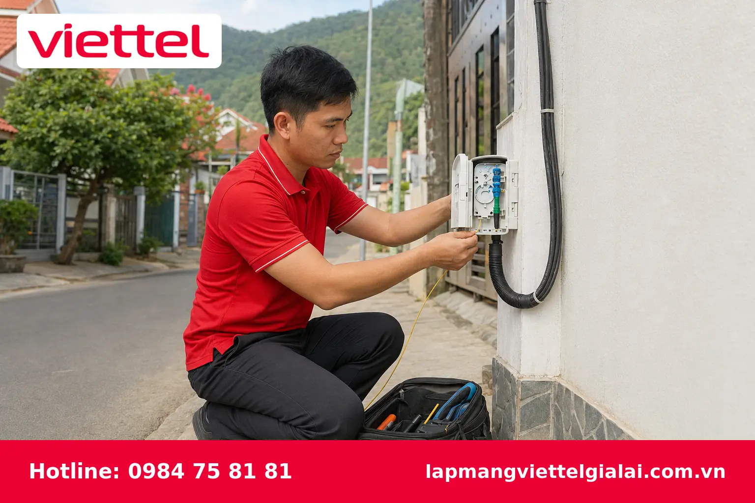 Kỹ thuật viên lắp đặt cáp quang Viettel tại An Khê