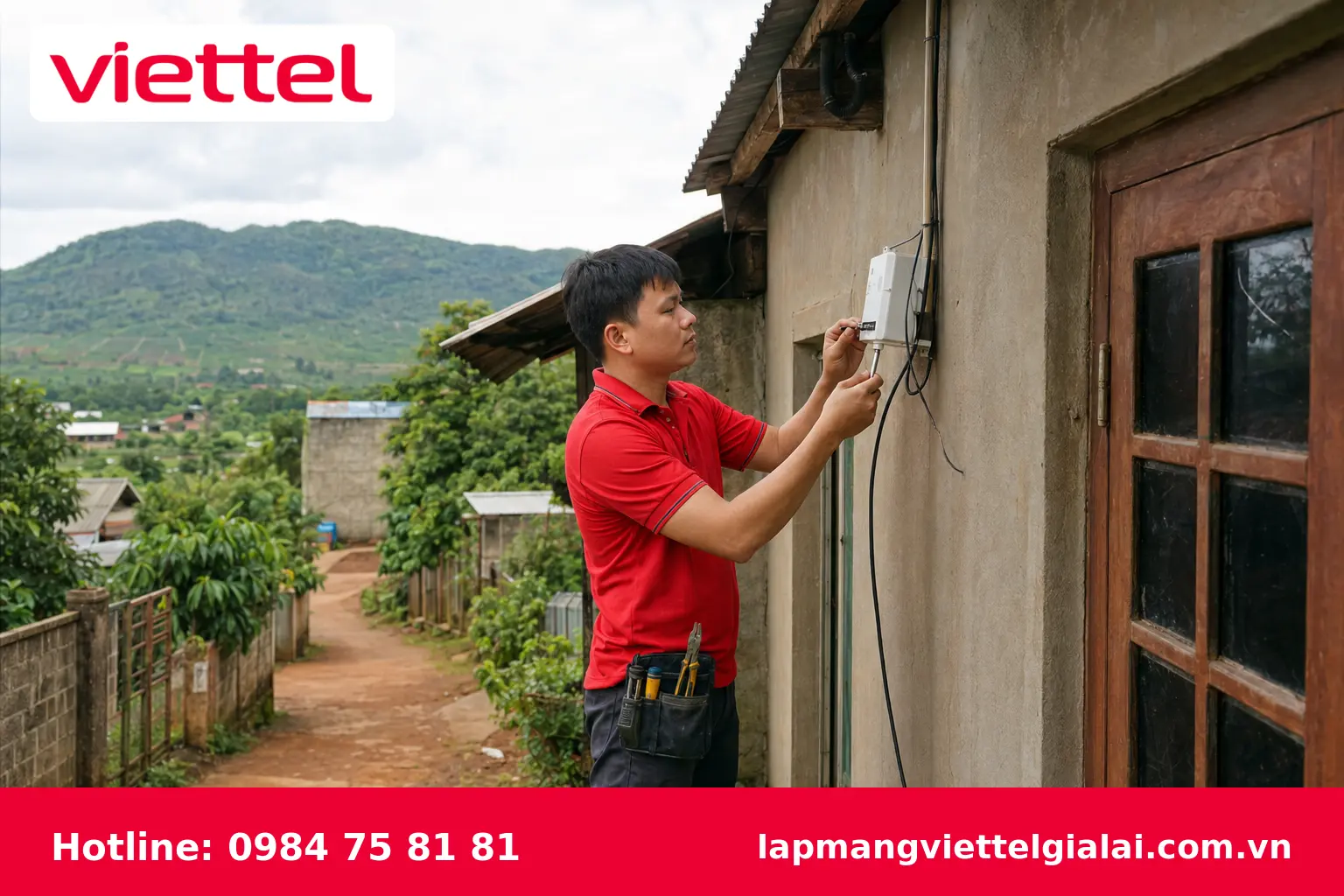 Kỹ thuật viên lắp đặt cáp quang Viettel tại Chư Prông