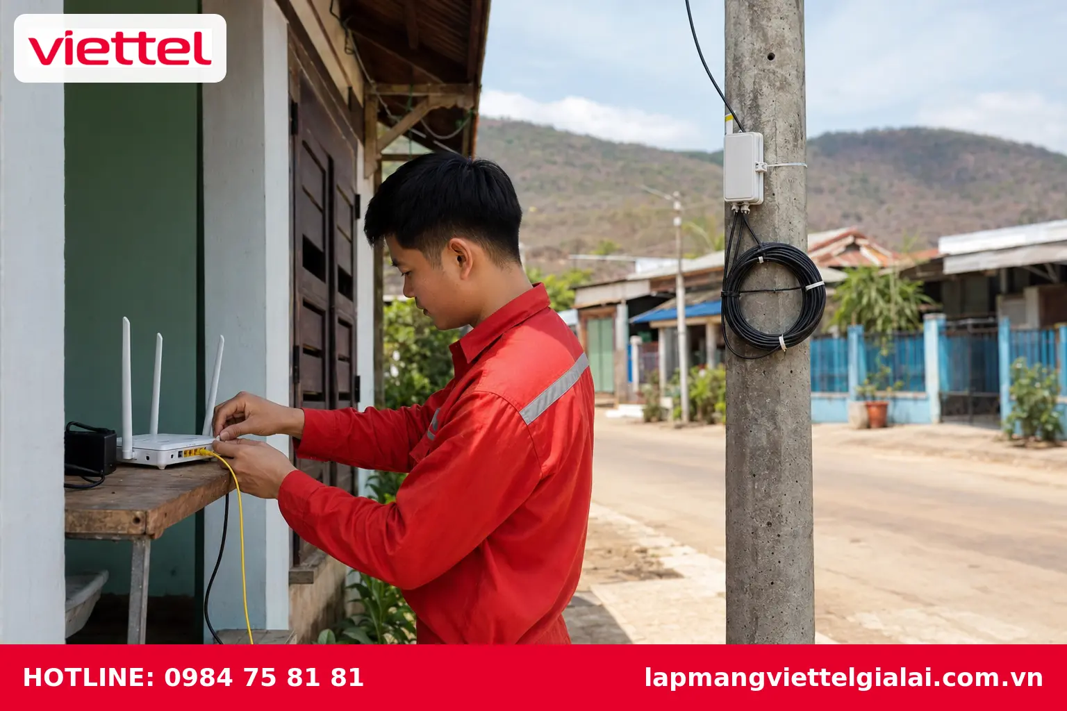 Kỹ thuật viên lắp đặt cáp quang Viettel tại Krông Pa