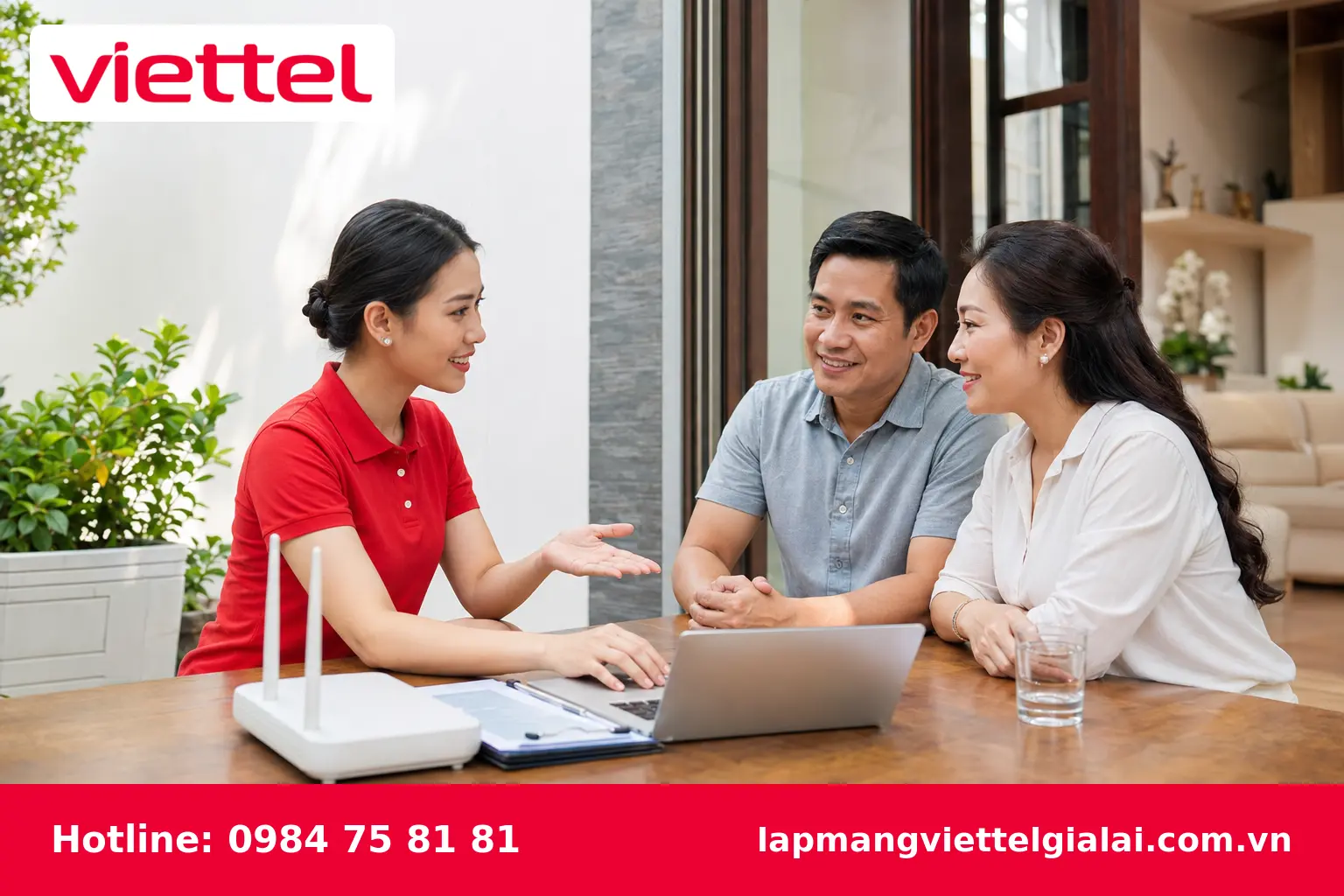 Nhân viên tư vấn đăng ký Internet Viettel tại Gia Lai